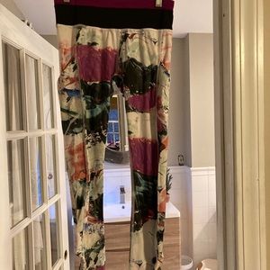 Lululemon leggings size 4